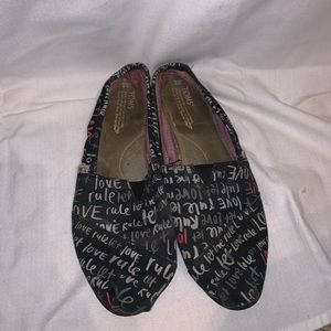 Women’s Toms (Let love rule)